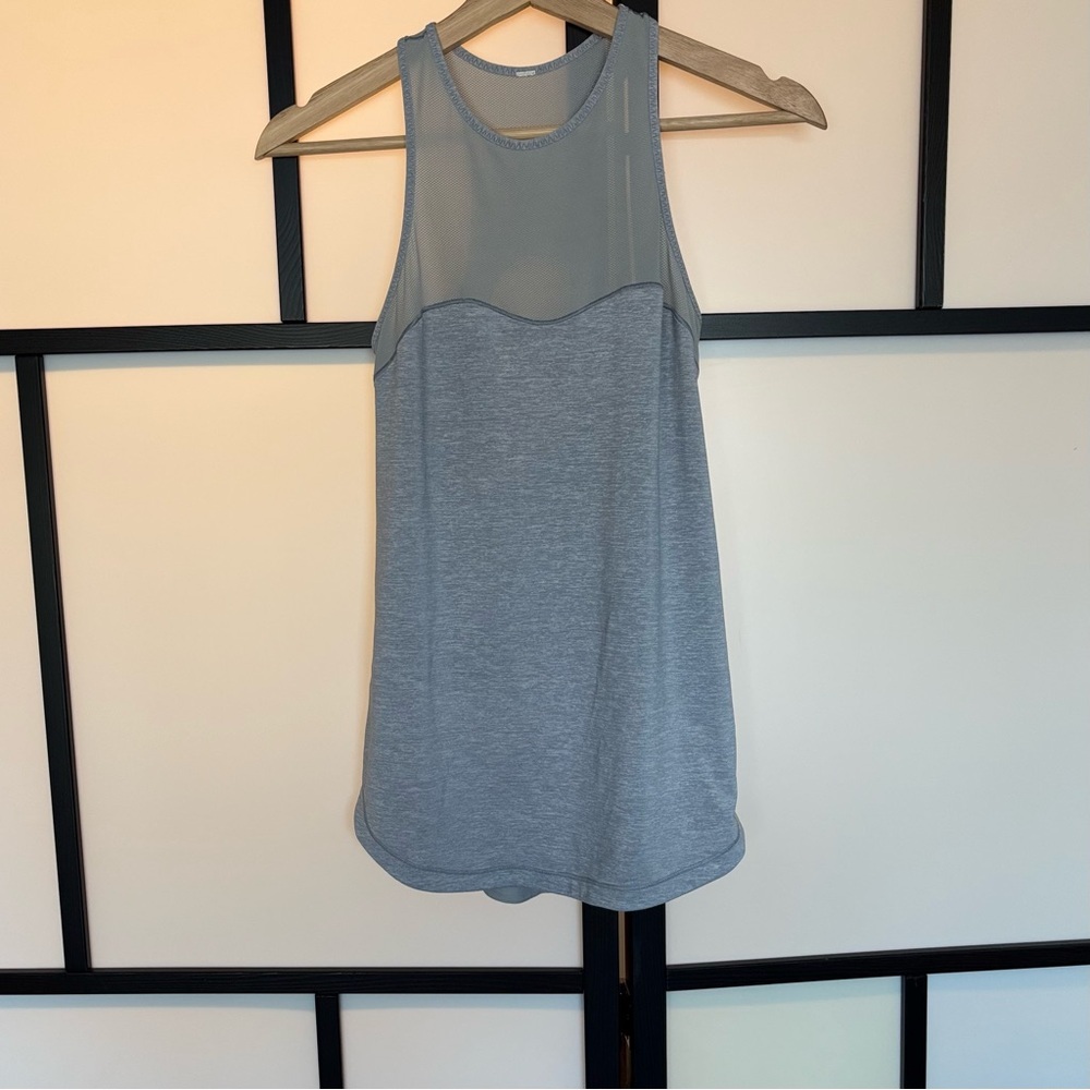 Lululemon Womens Light Gray Tank Top Gym Yoga Running Sporty Size 4